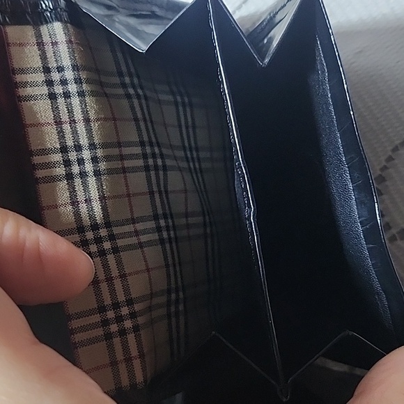 Burberry Black Wallet with Bifold Design and Leather Trim - Picture 6 of 12
